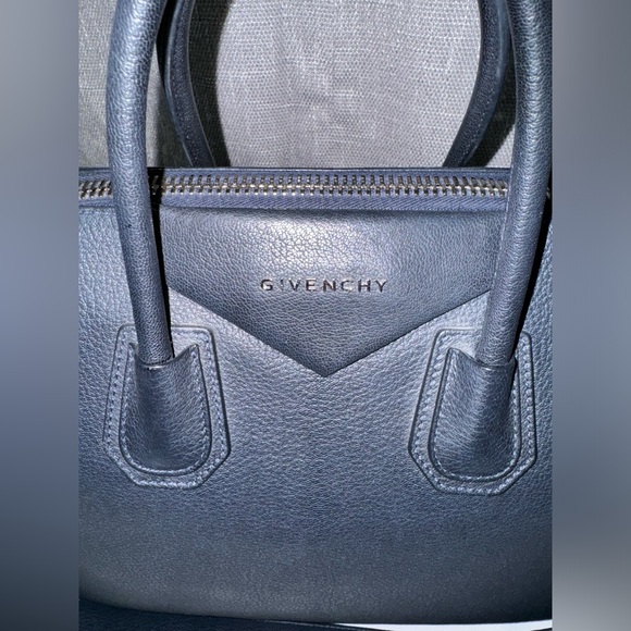 Givenchy Medium Antigona bag in Navy - Picture 8 of 10